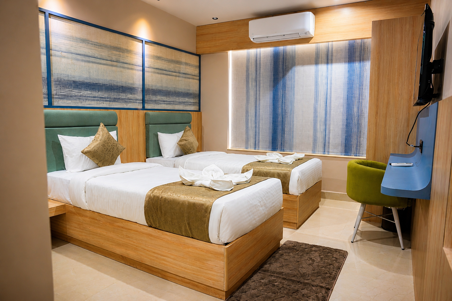 Deluxe Twin Room main view